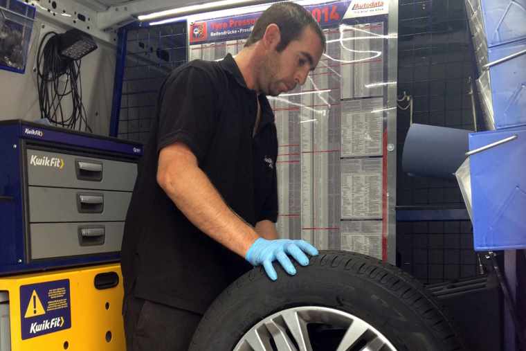 mobile tyre fitter